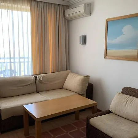 Spacious Apartment In A Luxury Complex By The Sea شقة